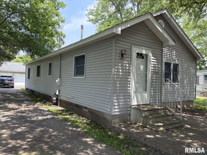 1606 & 1608 Faust Street, Marion, Illinois 62959, 3 Bedrooms Bedrooms, 0 ,1 BathroomBathrooms,Residential,For Sale,Faust,0,RMAEB458306