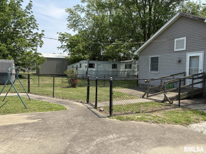 1606 & 1608 Faust Street, Marion, Illinois 62959, 3 Bedrooms Bedrooms, 0 ,1 BathroomBathrooms,Residential,For Sale,Faust,0,RMAEB458306