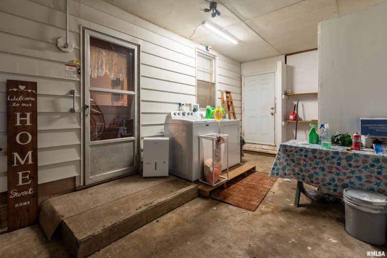 2320 McCord Street, Murphysboro, Illinois 62966, 2 Bedrooms Bedrooms, 0 ,1 BathroomBathrooms,Residential,For Sale,McCord,0,RMAEB460712