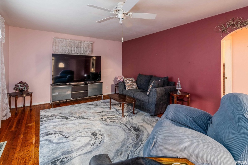 2320 McCord Street, Murphysboro, Illinois 62966, 2 Bedrooms Bedrooms, 0 ,1 BathroomBathrooms,Residential,For Sale,McCord,0,RMAEB460712