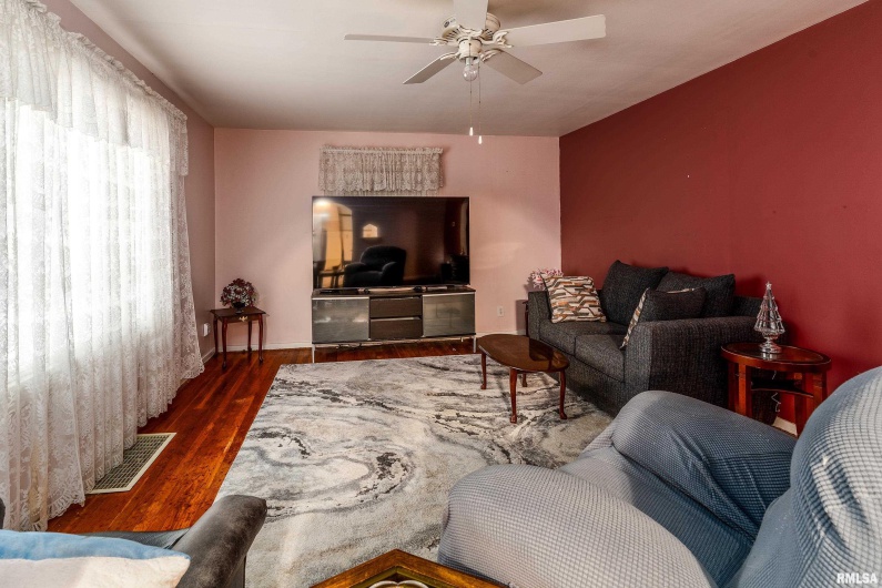 2320 McCord Street, Murphysboro, Illinois 62966, 2 Bedrooms Bedrooms, 0 ,1 BathroomBathrooms,Residential,For Sale,McCord,0,RMAEB460712