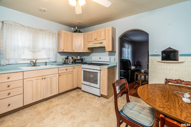 2320 McCord Street, Murphysboro, Illinois 62966, 2 Bedrooms Bedrooms, 0 ,1 BathroomBathrooms,Residential,For Sale,McCord,0,RMAEB460712