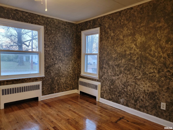 904 LINDEN Street, Carbondale, Illinois 62901, 3 Bedrooms Bedrooms, 0 ,1 BathroomBathrooms,Residential,For Sale,LINDEN,0,RMAEB460720