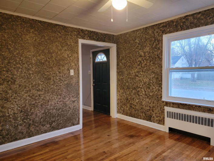 904 LINDEN Street, Carbondale, Illinois 62901, 3 Bedrooms Bedrooms, 0 ,1 BathroomBathrooms,Residential,For Sale,LINDEN,0,RMAEB460720