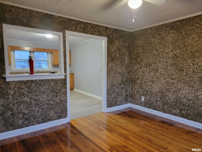 904 LINDEN Street, Carbondale, Illinois 62901, 3 Bedrooms Bedrooms, 0 ,1 BathroomBathrooms,Residential,For Sale,LINDEN,0,RMAEB460720