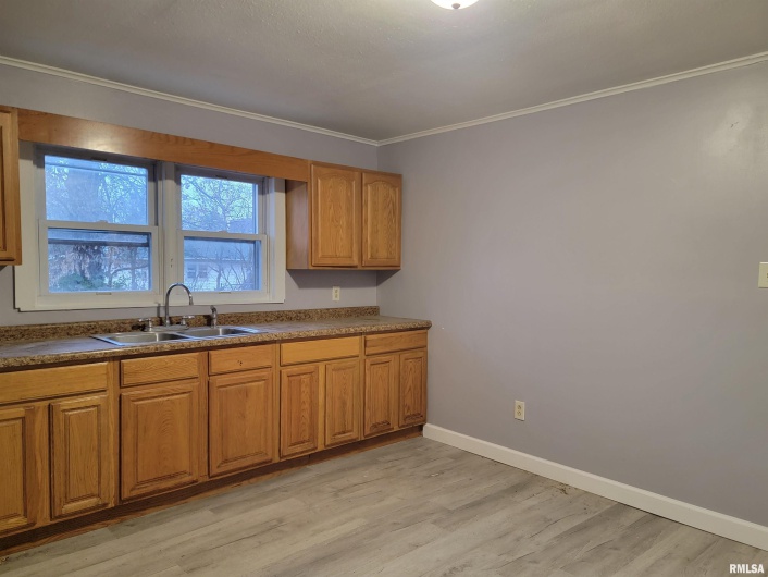 904 LINDEN Street, Carbondale, Illinois 62901, 3 Bedrooms Bedrooms, 0 ,1 BathroomBathrooms,Residential,For Sale,LINDEN,0,RMAEB460720