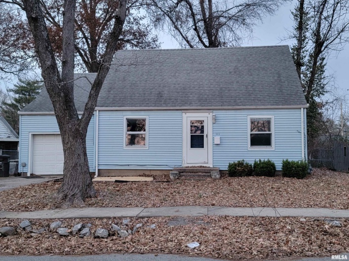 904 LINDEN Street, Carbondale, Illinois 62901, 3 Bedrooms Bedrooms, 0 ,1 BathroomBathrooms,Residential,For Sale,LINDEN,0,RMAEB460720