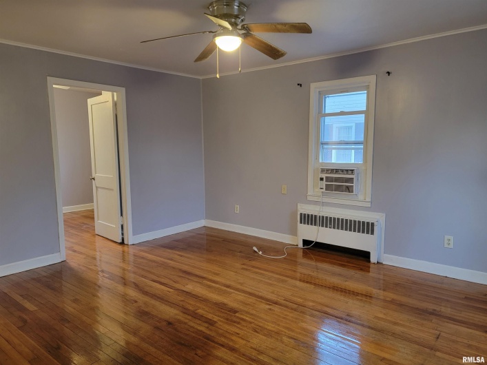 904 LINDEN Street, Carbondale, Illinois 62901, 3 Bedrooms Bedrooms, 0 ,1 BathroomBathrooms,Residential,For Sale,LINDEN,0,RMAEB460720