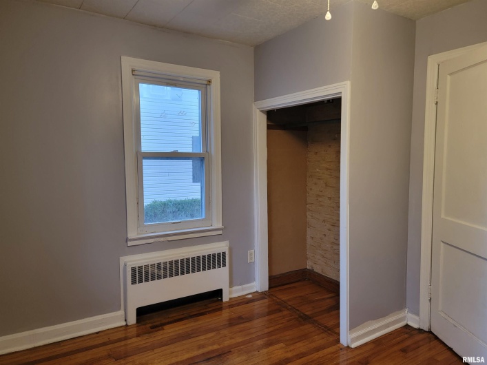 904 LINDEN Street, Carbondale, Illinois 62901, 3 Bedrooms Bedrooms, 0 ,1 BathroomBathrooms,Residential,For Sale,LINDEN,0,RMAEB460720