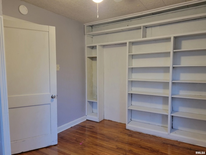 904 LINDEN Street, Carbondale, Illinois 62901, 3 Bedrooms Bedrooms, 0 ,1 BathroomBathrooms,Residential,For Sale,LINDEN,0,RMAEB460720