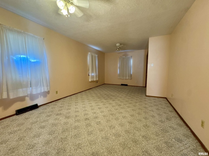 305 RAILROAD Street, Tamms, Illinois 62988, 4 Bedrooms Bedrooms, 0 ,1 BathroomBathrooms,Residential,For Sale,RAILROAD,0,RMAEB460721