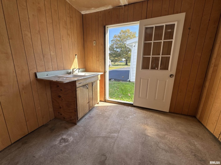 305 RAILROAD Street, Tamms, Illinois 62988, 4 Bedrooms Bedrooms, 0 ,1 BathroomBathrooms,Residential,For Sale,RAILROAD,0,RMAEB460721