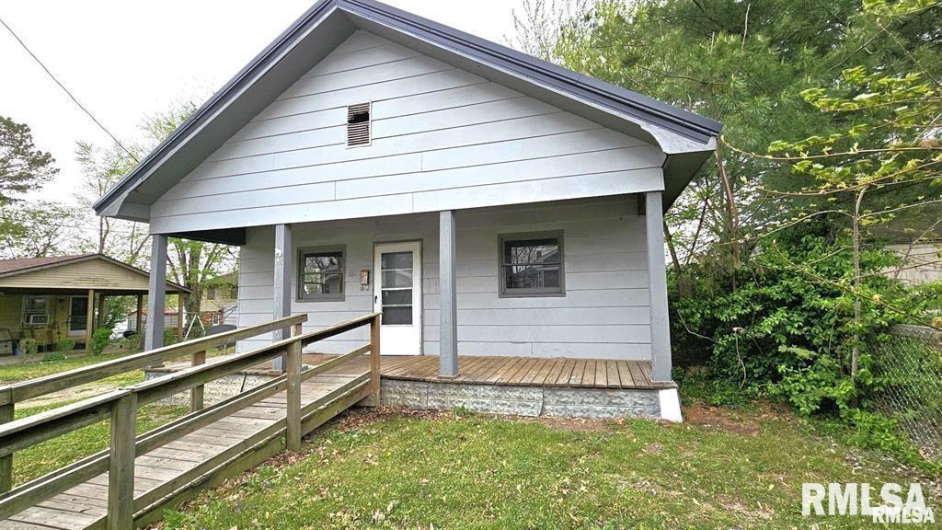 202 LIBERTY Street, Marion, Illinois 62959, 2 Bedrooms Bedrooms, 0 ,0,Residential Lease,For Sale,LIBERTY,0,RMAEB460726