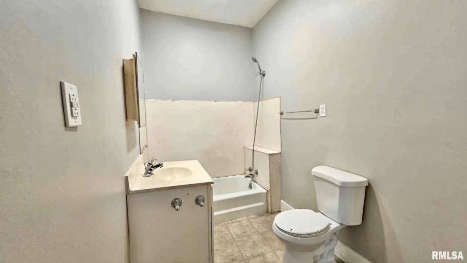 202 LIBERTY Street, Marion, Illinois 62959, 2 Bedrooms Bedrooms, 0 ,0,Residential Lease,For Sale,LIBERTY,0,RMAEB460726