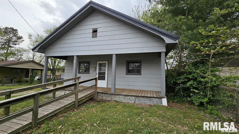 202 LIBERTY Street, Marion, Illinois 62959, 2 Bedrooms Bedrooms, 0 ,0,Residential Lease,For Sale,LIBERTY,0,RMAEB460726