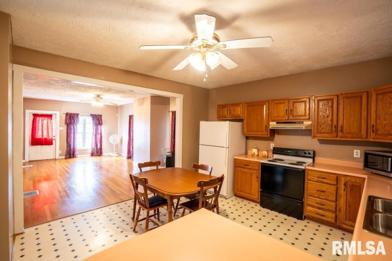 512 16TH Street, Herrin, Illinois 62948, 2 Bedrooms Bedrooms, 0 ,1 BathroomBathrooms,Residential,For Sale,16TH,0,RMAQC4269962