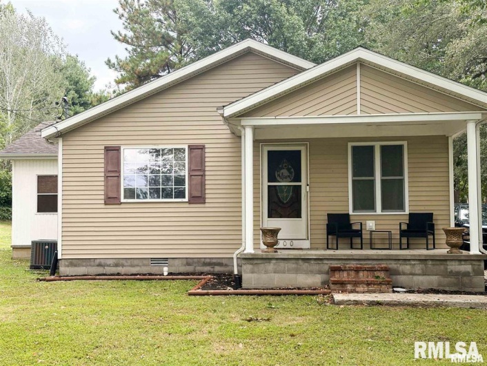 900 4TH Street, Johnston City, Illinois 62951, 2 Bedrooms Bedrooms, 0 ,2 BathroomsBathrooms,Residential,For Sale,4TH,0,RMAEB460728