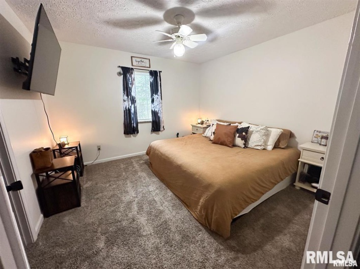 900 4TH Street, Johnston City, Illinois 62951, 2 Bedrooms Bedrooms, 0 ,2 BathroomsBathrooms,Residential,For Sale,4TH,0,RMAEB460728