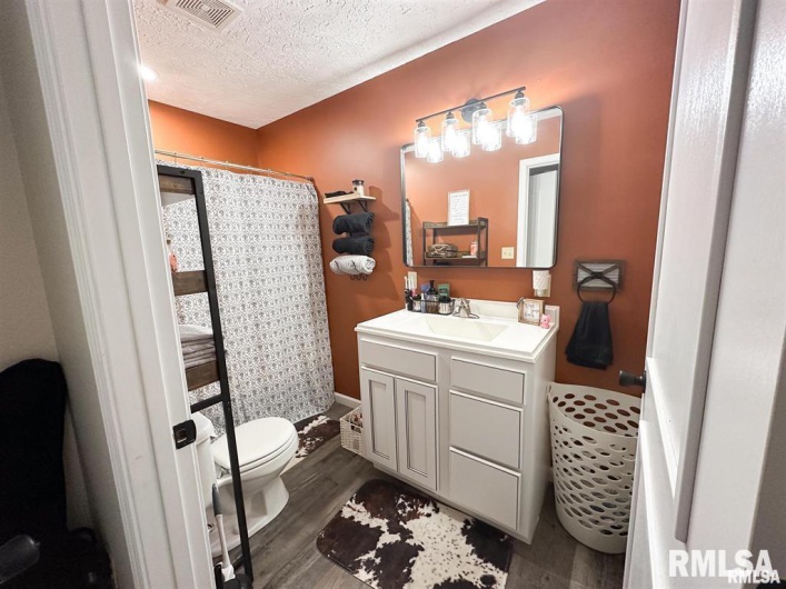 900 4TH Street, Johnston City, Illinois 62951, 2 Bedrooms Bedrooms, 0 ,2 BathroomsBathrooms,Residential,For Sale,4TH,0,RMAEB460728