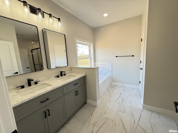 333 Hanseman Street, Carbondale, Illinois 62901, 3 Bedrooms Bedrooms, 0 ,2 BathroomsBathrooms,Residential,For Sale,Hanseman,0,RMAEB460735