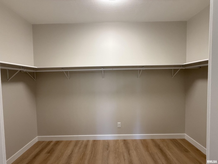 333 Hanseman Street, Carbondale, Illinois 62901, 3 Bedrooms Bedrooms, 0 ,2 BathroomsBathrooms,Residential,For Sale,Hanseman,0,RMAEB460735