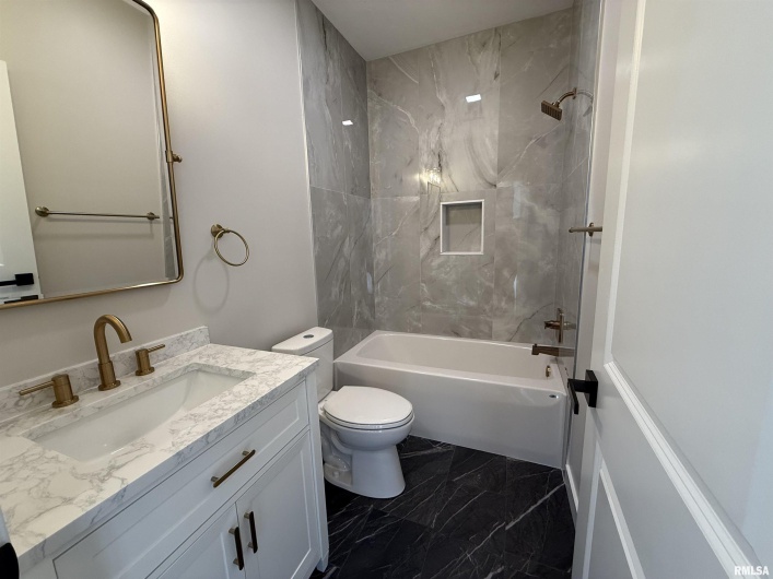 333 Hanseman Street, Carbondale, Illinois 62901, 3 Bedrooms Bedrooms, 0 ,2 BathroomsBathrooms,Residential,For Sale,Hanseman,0,RMAEB460735