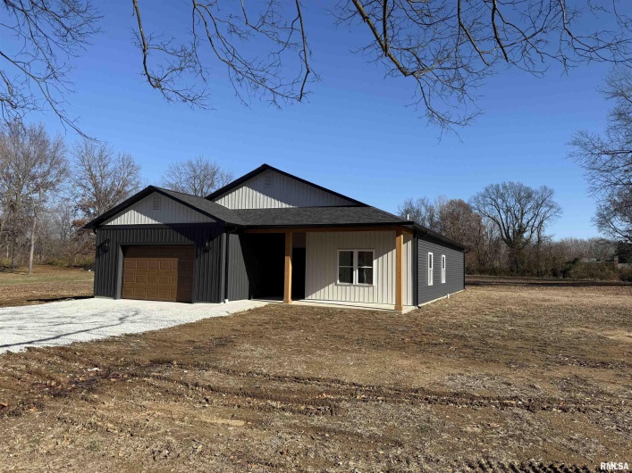 333 Hanseman Street, Carbondale, Illinois 62901, 3 Bedrooms Bedrooms, 0 ,2 BathroomsBathrooms,Residential,For Sale,Hanseman,0,RMAEB460735