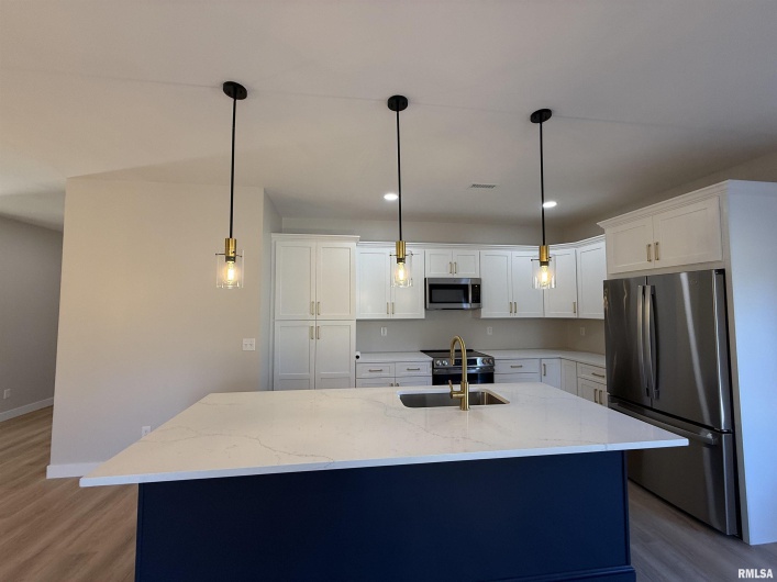 333 Hanseman Street, Carbondale, Illinois 62901, 3 Bedrooms Bedrooms, 0 ,2 BathroomsBathrooms,Residential,For Sale,Hanseman,0,RMAEB460735