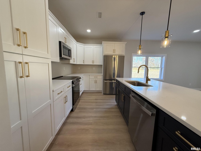 333 Hanseman Street, Carbondale, Illinois 62901, 3 Bedrooms Bedrooms, 0 ,2 BathroomsBathrooms,Residential,For Sale,Hanseman,0,RMAEB460735