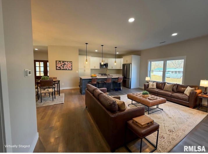 333 Hanseman Street, Carbondale, Illinois 62901, 3 Bedrooms Bedrooms, 0 ,2 BathroomsBathrooms,Residential,For Sale,Hanseman,0,RMAEB460735