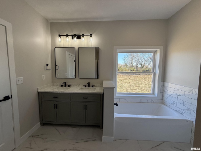 333 Hanseman Street, Carbondale, Illinois 62901, 3 Bedrooms Bedrooms, 0 ,2 BathroomsBathrooms,Residential,For Sale,Hanseman,0,RMAEB460735