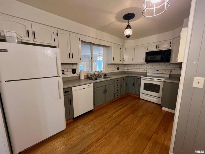 1508 WALNUT Street, Carbondale, Illinois 62902, 3 Bedrooms Bedrooms, 0 ,1 BathroomBathrooms,Residential,For Sale,WALNUT,0,RMAEB460740