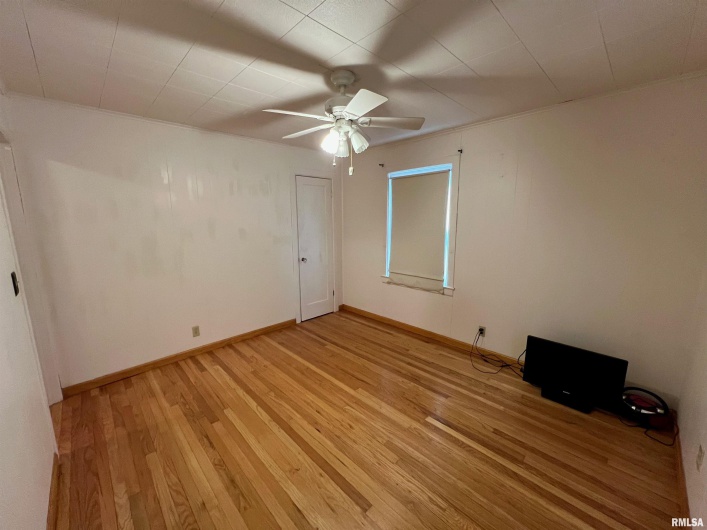 1508 WALNUT Street, Carbondale, Illinois 62902, 3 Bedrooms Bedrooms, 0 ,1 BathroomBathrooms,Residential,For Sale,WALNUT,0,RMAEB460740