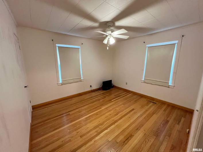 1508 WALNUT Street, Carbondale, Illinois 62902, 3 Bedrooms Bedrooms, 0 ,1 BathroomBathrooms,Residential,For Sale,WALNUT,0,RMAEB460740