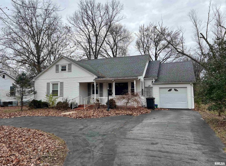 1508 WALNUT Street, Carbondale, Illinois 62902, 3 Bedrooms Bedrooms, 0 ,1 BathroomBathrooms,Residential,For Sale,WALNUT,0,RMAEB460740