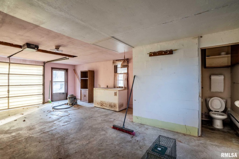 395 Hankins Road, Harrisburg, Illinois 62946, 2 Bedrooms Bedrooms, 0 ,2 BathroomsBathrooms,Residential,For Sale,Hankins,0,RMAQC4269610