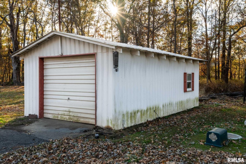 395 Hankins Road, Harrisburg, Illinois 62946, 2 Bedrooms Bedrooms, 0 ,2 BathroomsBathrooms,Residential,For Sale,Hankins,0,RMAQC4269610