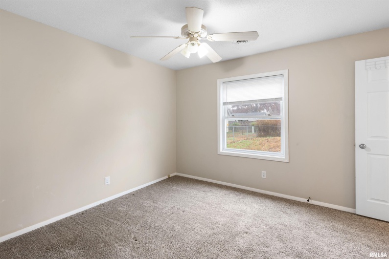 1008 OAKWOOD Lane, Marion, Illinois 62959, 3 Bedrooms Bedrooms, 0 ,2 BathroomsBathrooms,Residential,For Sale,OAKWOOD,0,RMAEB460607