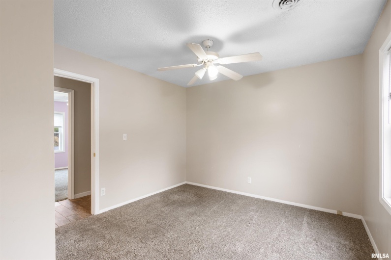 1008 OAKWOOD Lane, Marion, Illinois 62959, 3 Bedrooms Bedrooms, 0 ,2 BathroomsBathrooms,Residential,For Sale,OAKWOOD,0,RMAEB460607