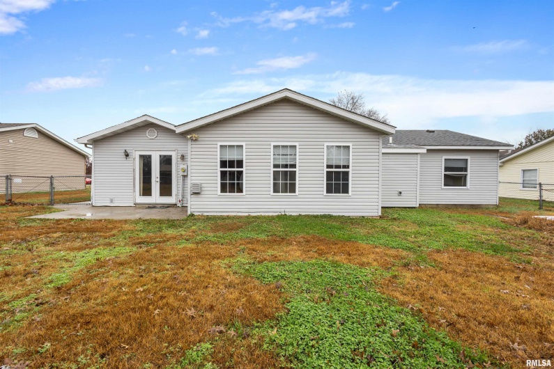 1008 OAKWOOD Lane, Marion, Illinois 62959, 3 Bedrooms Bedrooms, 0 ,2 BathroomsBathrooms,Residential,For Sale,OAKWOOD,0,RMAEB460607