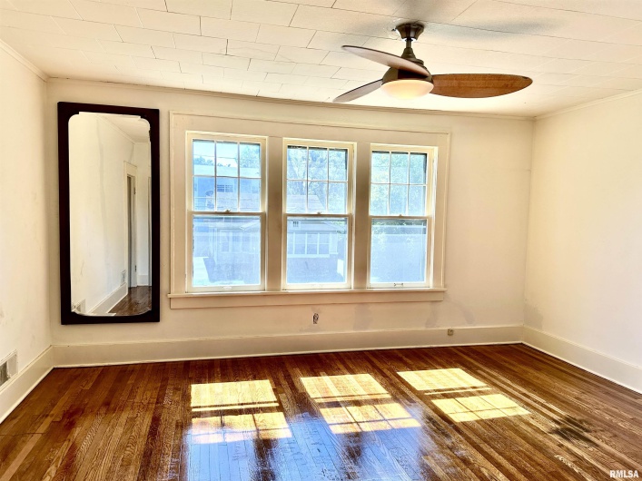 702 CHERRY Street, Carbondale, Illinois 62901, 3 Bedrooms Bedrooms, 0 ,2 BathroomsBathrooms,Residential,For Sale,CHERRY,0,RMAEB460747