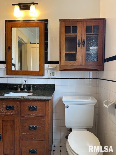 702 CHERRY Street, Carbondale, Illinois 62901, 3 Bedrooms Bedrooms, 0 ,2 BathroomsBathrooms,Residential,For Sale,CHERRY,0,RMAEB460747