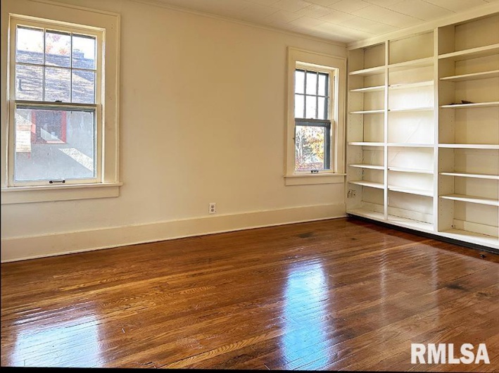 702 CHERRY Street, Carbondale, Illinois 62901, 3 Bedrooms Bedrooms, 0 ,2 BathroomsBathrooms,Residential,For Sale,CHERRY,0,RMAEB460747