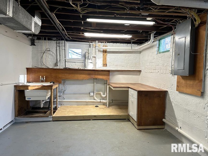 702 CHERRY Street, Carbondale, Illinois 62901, 3 Bedrooms Bedrooms, 0 ,2 BathroomsBathrooms,Residential,For Sale,CHERRY,0,RMAEB460747