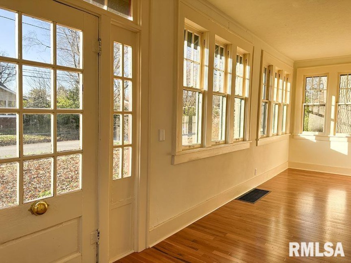 702 CHERRY Street, Carbondale, Illinois 62901, 3 Bedrooms Bedrooms, 0 ,2 BathroomsBathrooms,Residential,For Sale,CHERRY,0,RMAEB460747