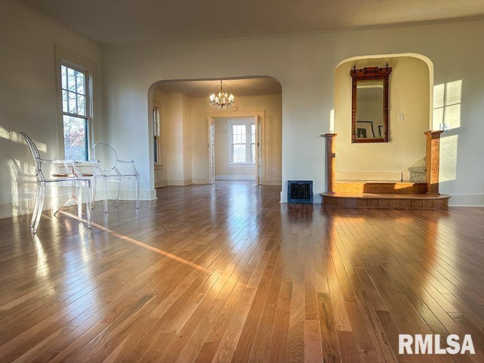 702 CHERRY Street, Carbondale, Illinois 62901, 3 Bedrooms Bedrooms, 0 ,2 BathroomsBathrooms,Residential,For Sale,CHERRY,0,RMAEB460747