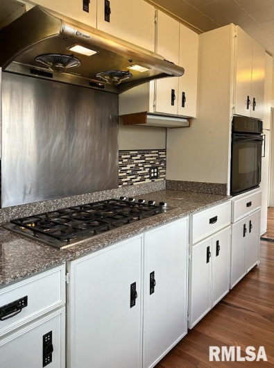 702 CHERRY Street, Carbondale, Illinois 62901, 3 Bedrooms Bedrooms, 0 ,2 BathroomsBathrooms,Residential,For Sale,CHERRY,0,RMAEB460747