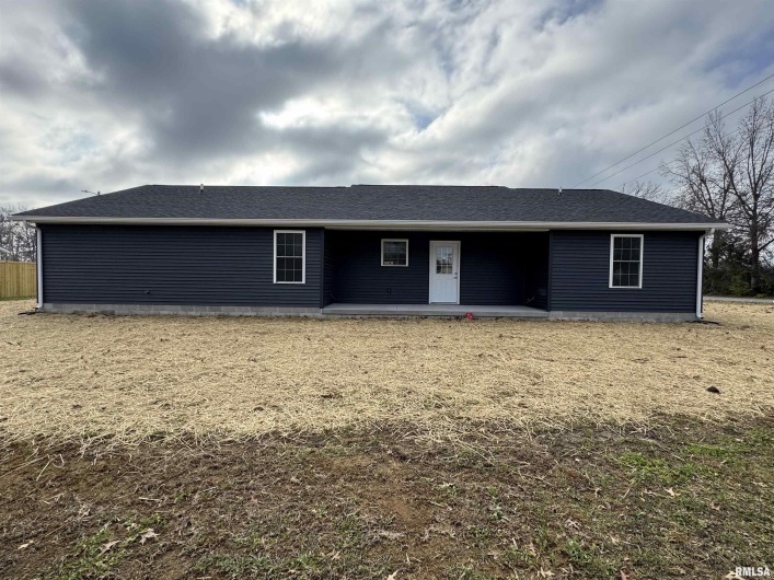 102 TOWNHOUSE Drive, Cambria, Illinois 62915, 3 Bedrooms Bedrooms, 0 ,2 BathroomsBathrooms,Residential,For Sale,TOWNHOUSE,0,RMAEB460745
