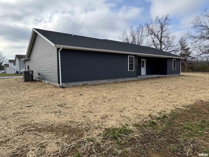 102 TOWNHOUSE Drive, Cambria, Illinois 62915, 3 Bedrooms Bedrooms, 0 ,2 BathroomsBathrooms,Residential,For Sale,TOWNHOUSE,0,RMAEB460745