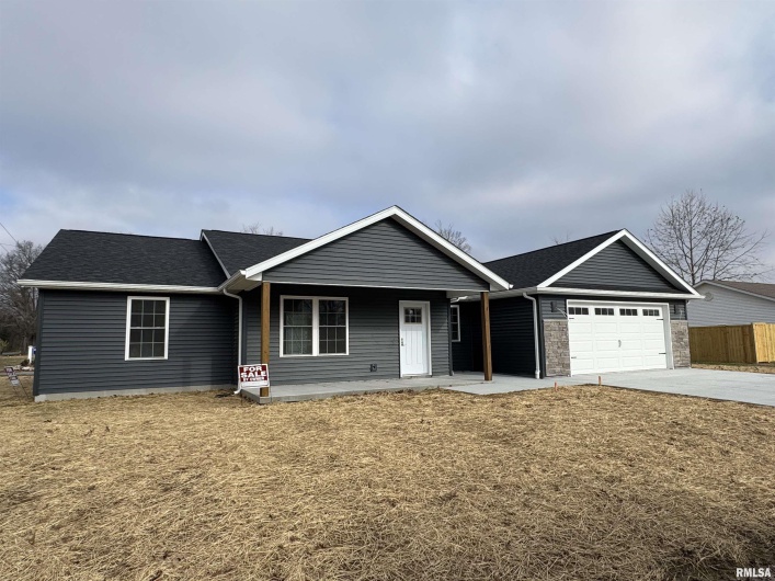 102 TOWNHOUSE Drive, Cambria, Illinois 62915, 3 Bedrooms Bedrooms, 0 ,2 BathroomsBathrooms,Residential,For Sale,TOWNHOUSE,0,RMAEB460745